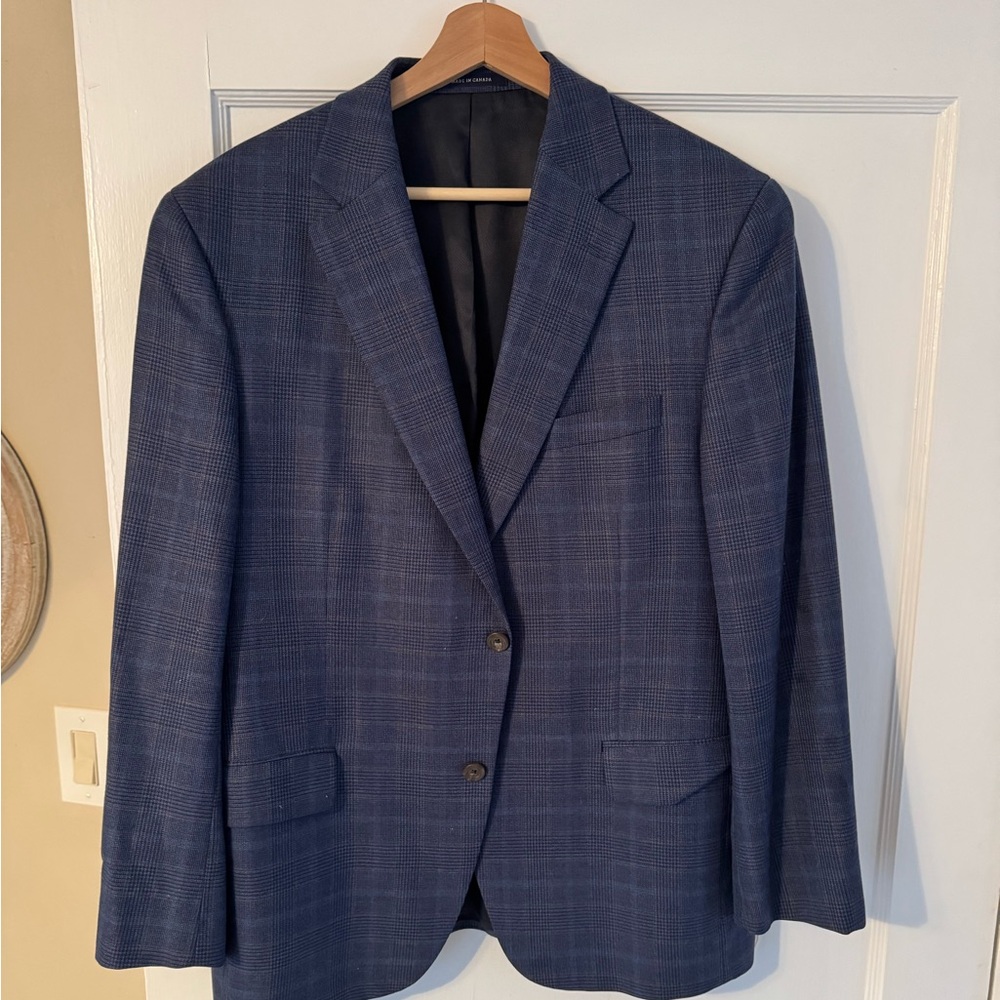 Men’s blue patterned blazer
42 S 
Cremieux collection
Dillards